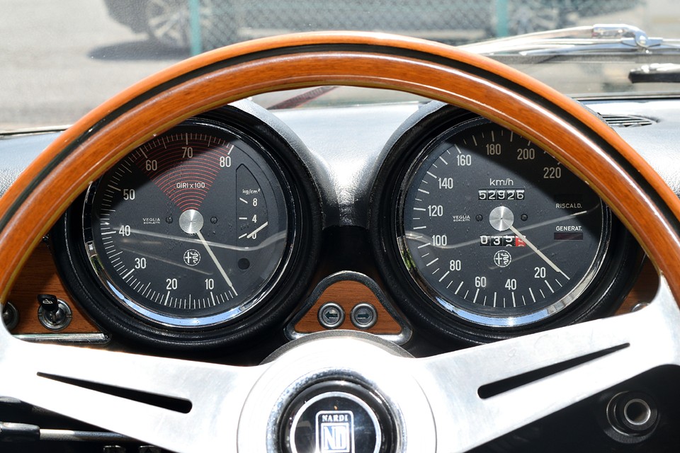 現在オドメーターはご覧の数字ですが、旧車ですし、5桁メーターでもありますので走行不明とさせていただきました。