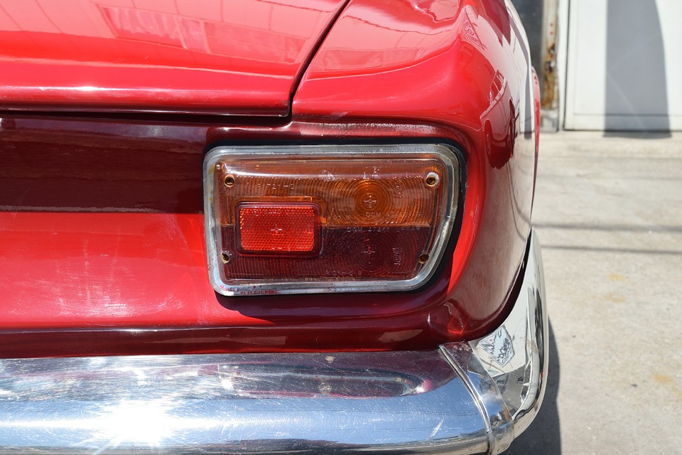 リアレンズも割れは無く、色褪せもほぼ感じません。仮に割れて車検に通らない状態になっても、新品入手可能で交換容易な部品なので安心です。