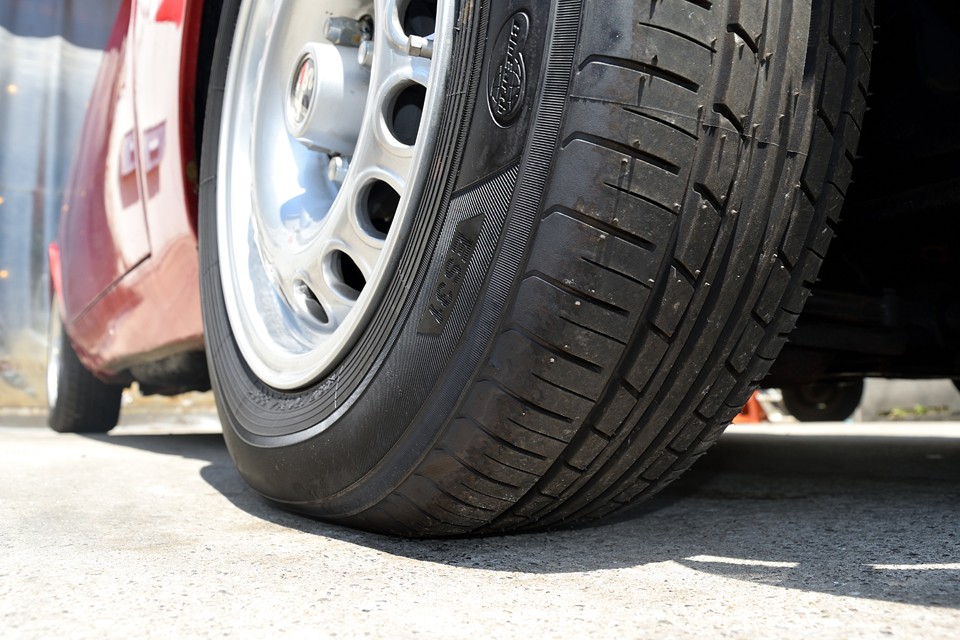 タイヤはご覧の通りイボイボ状態なので10分山！と言いたいところですが、それだと新品ということになるので、9.5山と言う事で。