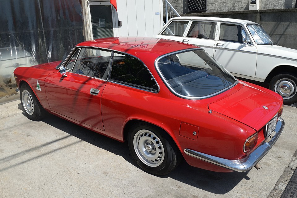 ・・・と、ここ最近、巷で取引される「段付き」とは明らかに異なる程度ですが、しかし、50年以上経過した旧車として考えれば、むしろこれが当たり前の状態。