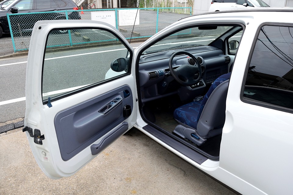 外観同様、オリジナルの高い、シンプルで清潔なインテリア！どうぞご覧くださいませ～。