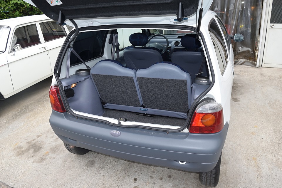 普段のお買い物程度でしたらコレだけのスペースがあれば十分だと思いますが・・・。