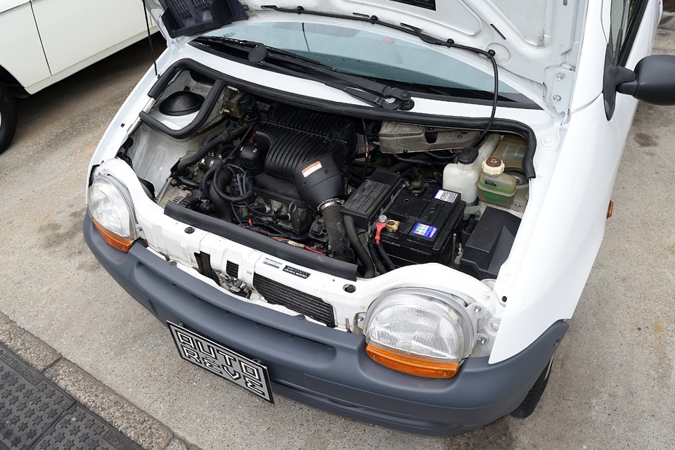 水冷直列4気筒OHV、1238cc、最高出力52ps/5300rpm、最大トルク	9.1kg・m/2800rpm。体感ではこの1.5倍くらいのパワーがあるように感じます。決して大袈裟ではなく素直な感想です。やはりOHVマジックでしょうか。