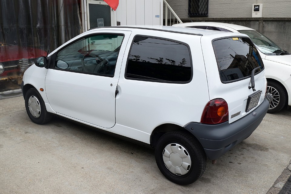 コンパクトボディながら人も荷物もちゃんと積めてキビキビ走る！そして走る姿は、どこか懐かしく優しい印象・・・。