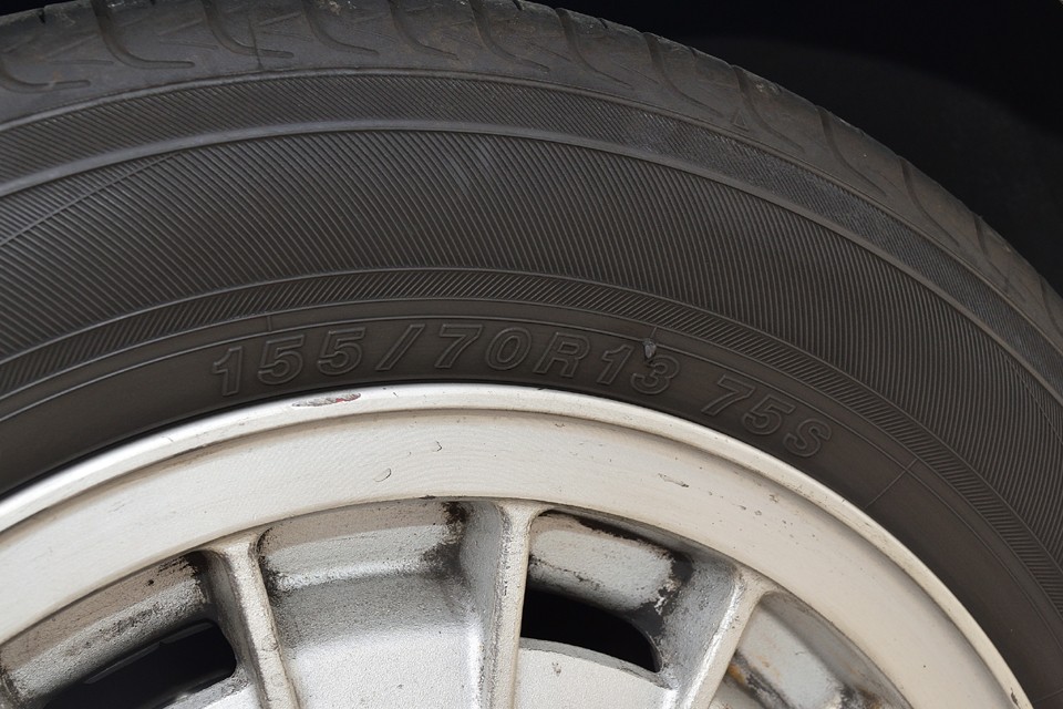 タイヤサイズは何ともうれしい155/70R13！安心の国産タイヤが安価で選べます。