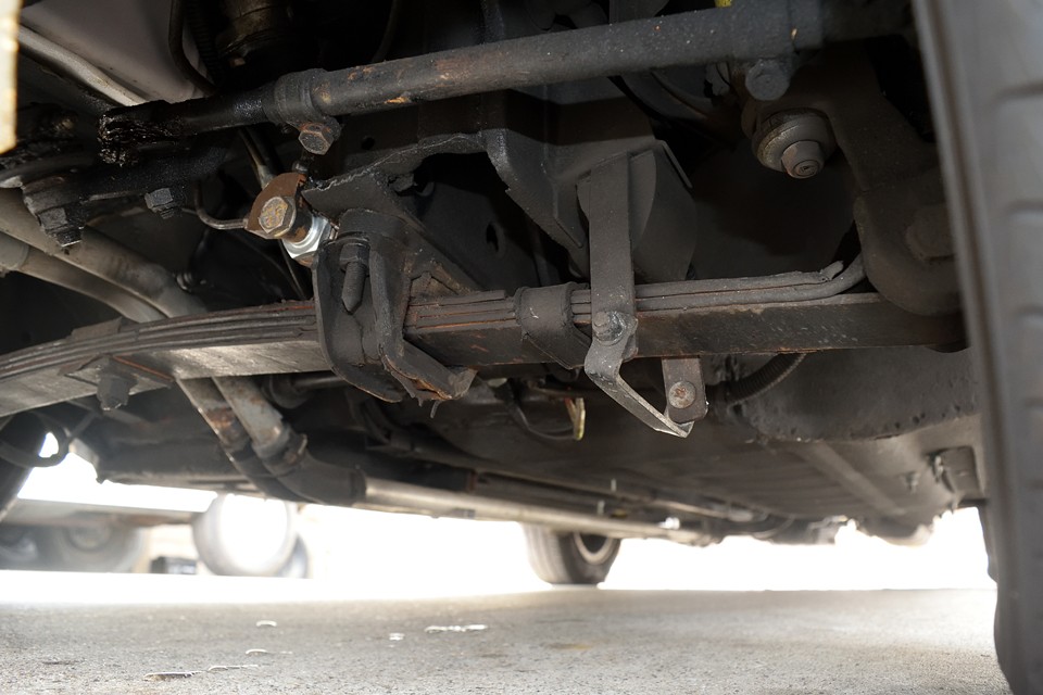 更に奥へ行くと、フロントからリアまで1直線に繋がる、このモデルならではの冷却水ラインが見えます。