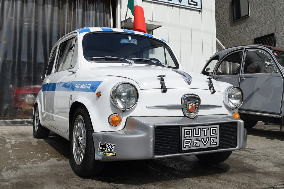 アバルトが持つ、そんなエネルギーの源はもちろんアバルトの創始者カルロ・アバルト氏に尽きるわけで、その栄光と挫折に満ちた人生があったからこその不屈の精神が、アバルトには宿っているのです。