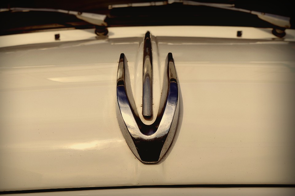 死の淵から回復した時には、既に第二次世界大戦が勃発しており、オーストリアに戻ることも難しくなり、イタリア式の「カルロ」と名を変え、イタリアで生活をすることに・・・。