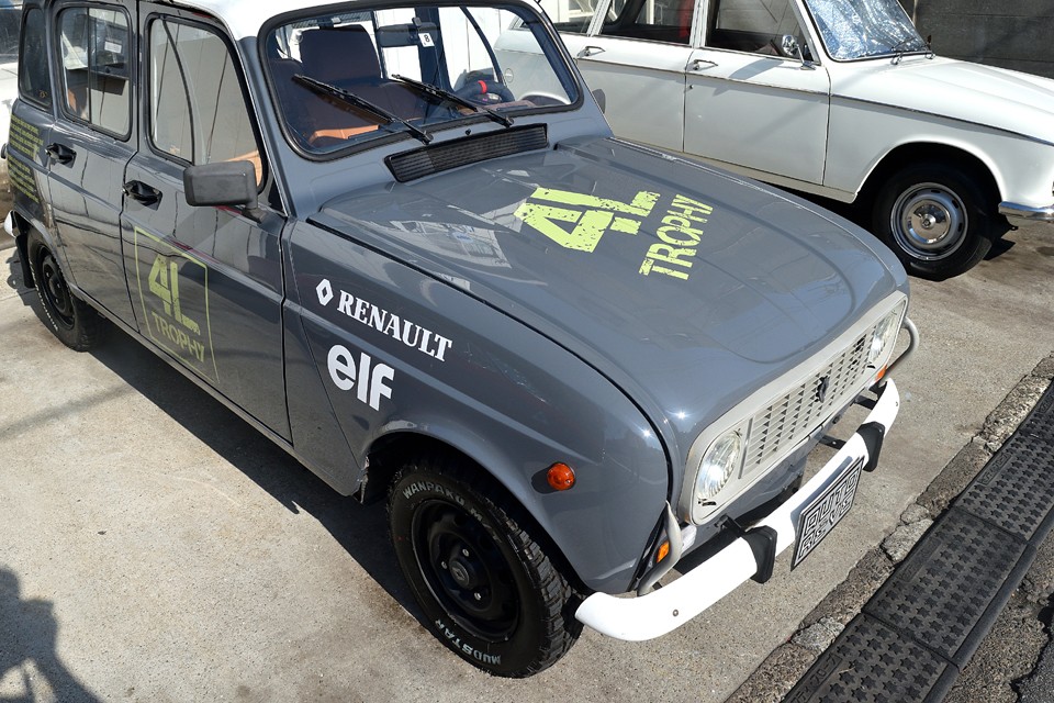 QUATREVEのコンセプトが情熱溢れる「4L TROPHY」からのインスピレーションなのがお分かりいただけたかと・・・ただ日本からの参加は現実的ではないので・・・。