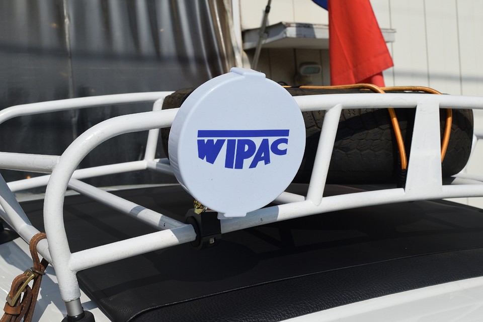 電動コンプレッサーの最大の利点は、エンジンのパワーを奪わない電動式なので、小排気量のクルマにとってはとっても有利！クーラー使用時もエンジンパワーが落ちる事が無く走行出来るのです。