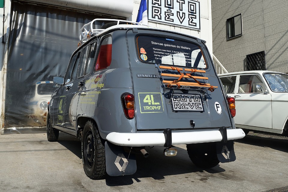 幸い「4L TROPHY」と言う良いお手本がありましたし、ボディカラーも漠然とグレーと決めていたので、そこから先はもう勢いだけで・・・（苦笑）