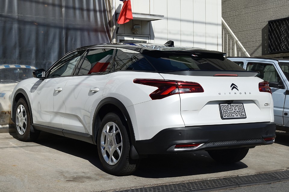 腰高な印象のリアフォルムで、個人的には最初は違和感を感じましたが、実際に乗ってみると紛れもなくセダン！これが今求められているセダンの形なのでしょうね。