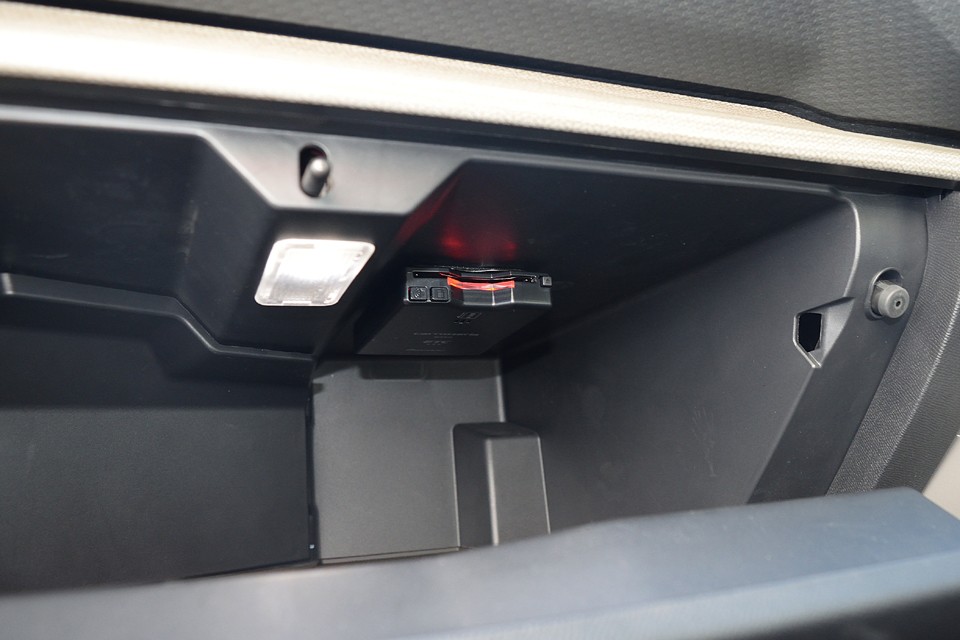 グローブBOX内にカロッツェリア製のETCを装備。