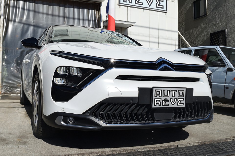 その昔、欧州マーケットを狙って、日産のオースターやスタンザ、それにプリメーラといったモデルに5ドアハッチバックセダンが設定されていましたが・・・。