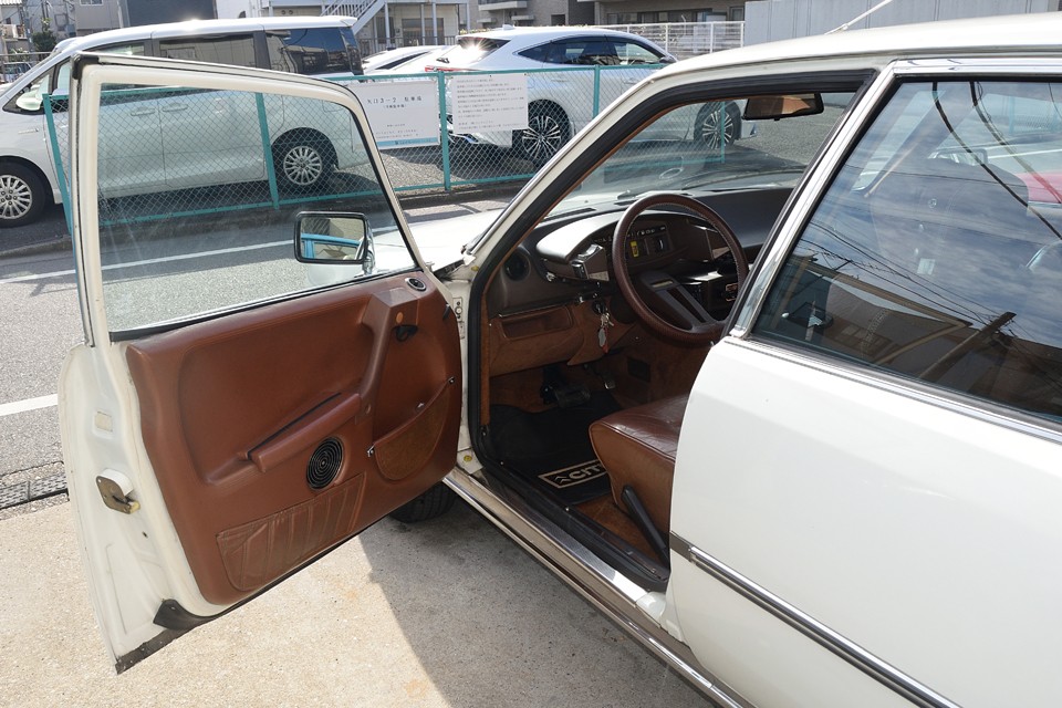 それでは、これまた驚愕のインテリアのご紹介です。どうぞ～！