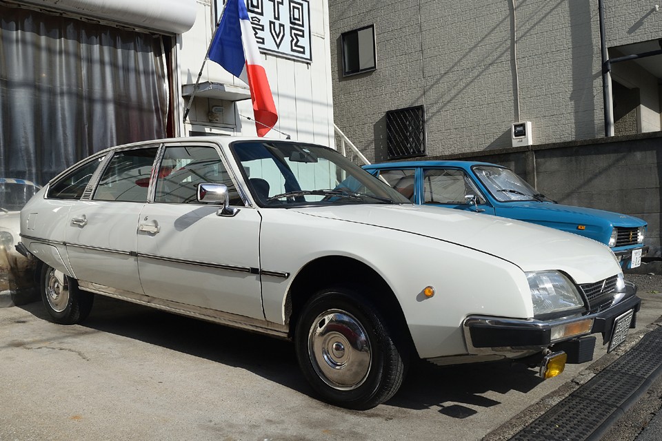 1段下がって「悪路走行モード」。とは言え、ラリー競技車のように悪路をガンガン走れるわけではありません。重心が高く不安定になるので、あくまで緊急用として低速での走行用です。