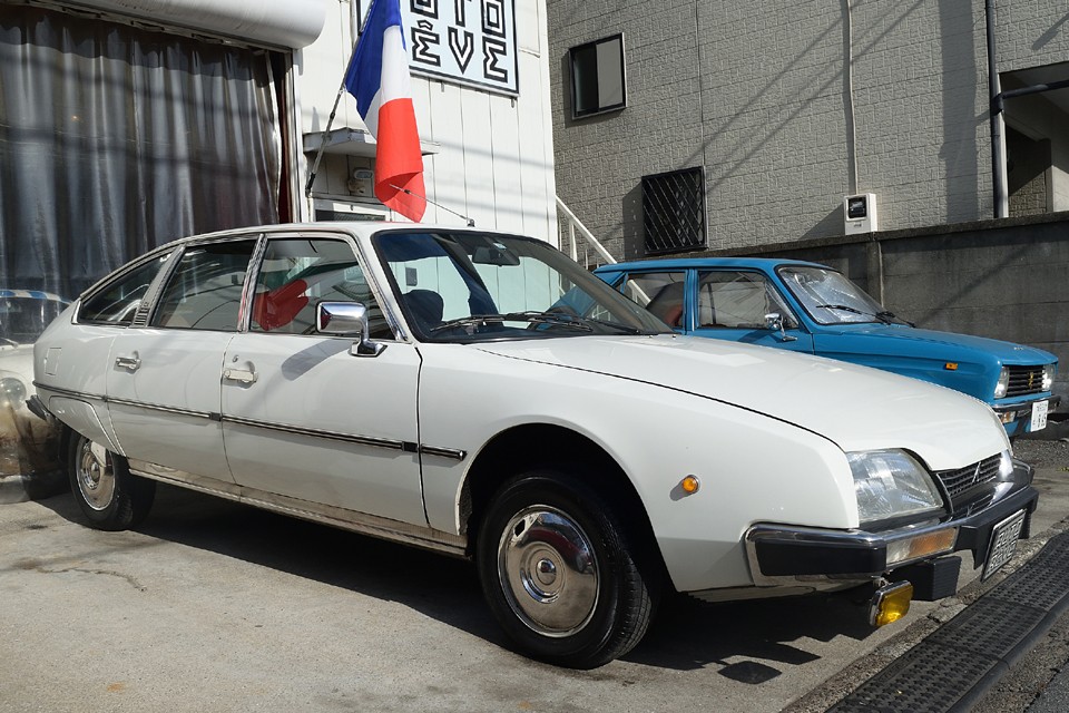 更に1段下がって「通常走行モード」。ハイドロニューマチックの乗り心地はやはり特別。他車に無い「船」のような乗り心地をお楽しみください。