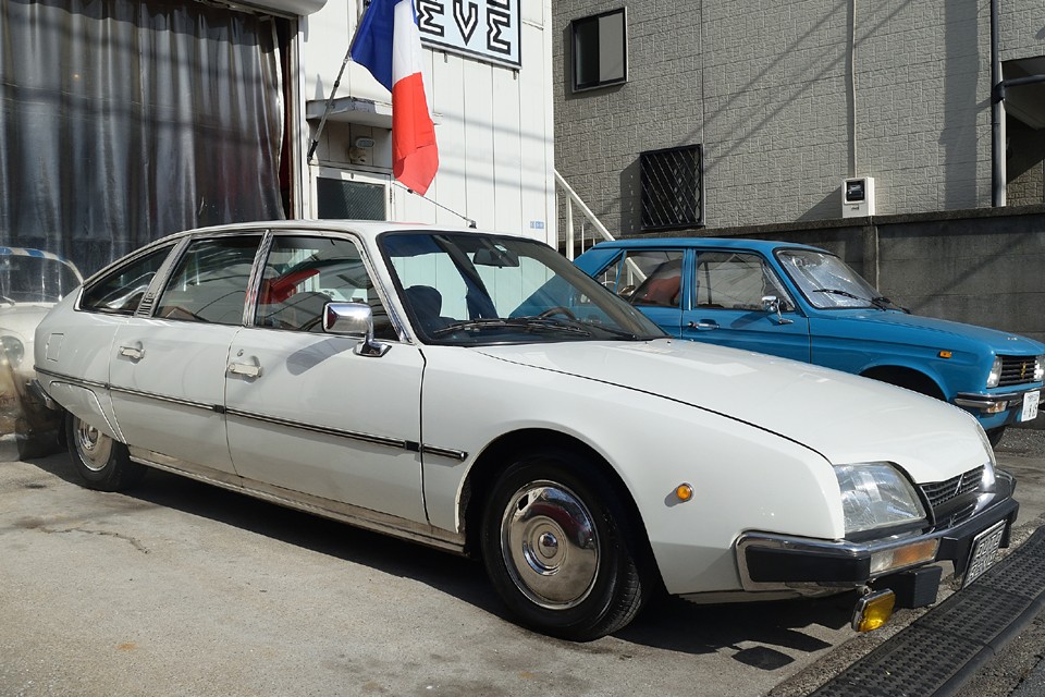 ハイドロ最低位。本来は「サービス時の点検用」だそうですが、低く構えた流麗なCXのボディを鑑賞するためのモードと言っても良いかと。