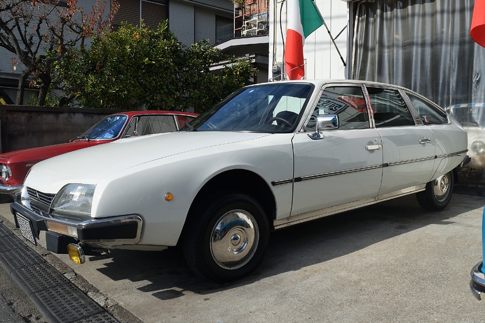 ここで、こんな奇跡の個体との出逢いのお話を少し・・・その昔、お父様が新古車状態の物をご購入され、その後、長年大切にされて来られたそうで・・・。