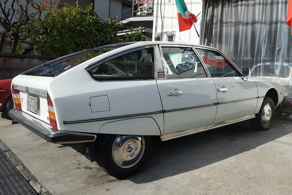 お父様に喜んでもらえる様にと、定期的にエンジンを掛けたり、洗車をしたりして保管されていたそうですが、約10年ほど経過した頃に、息子さんからご連絡をいただき・・・。