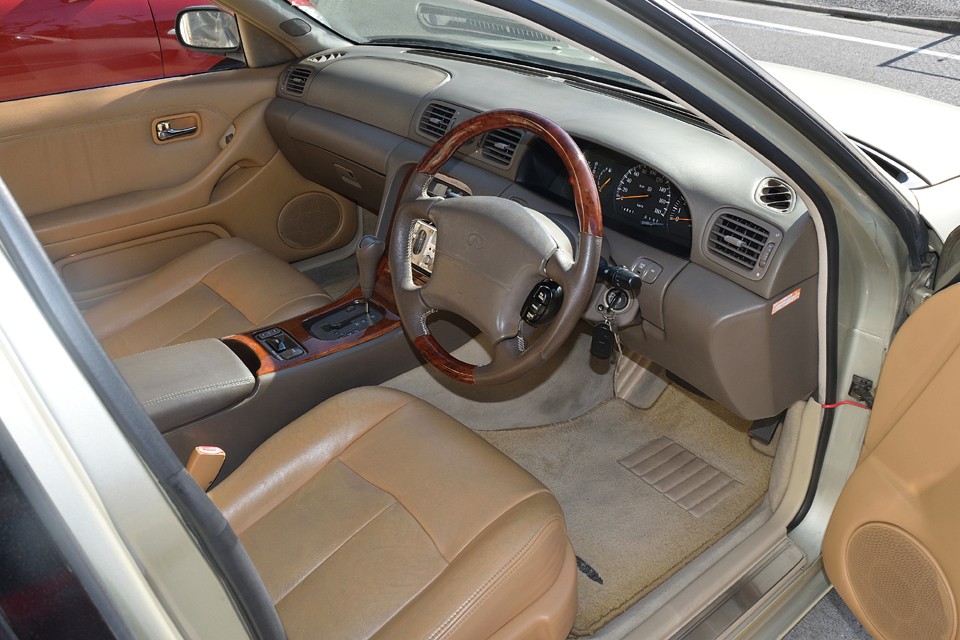 薄茶、濃茶、そしてところどころを木目であしらった、オトナのインテリアですね。