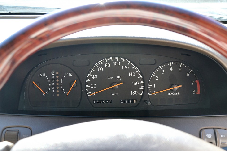 実走行148,676km。32年を経過したクルマですから決して多い距離ではないのですが、それでも現在の程度の良さはこれまでのメンテナンスのおかげなんでしょうね。