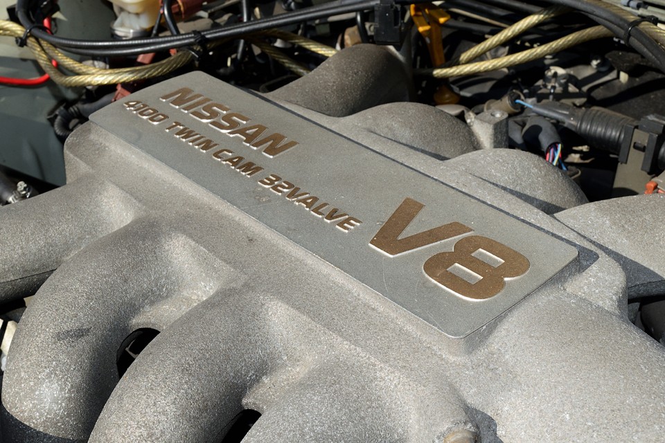 高級車に求められる静粛性と、余裕のあるそのパワーは、日産の一時代を築いた名機と言えるのではないかと。