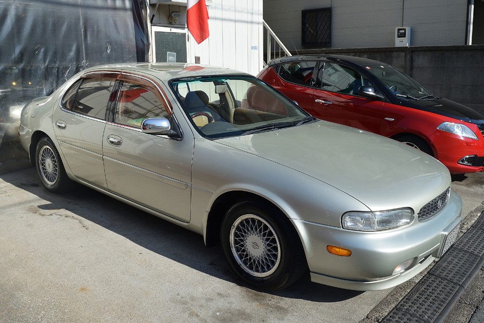 改めてみてみると、やはりこのフォルムは素敵ですねぇ。当時の日本の価値観では、逆に美し過ぎて、主なターゲットである年配の男性には受け入れられなかったけど・・・。