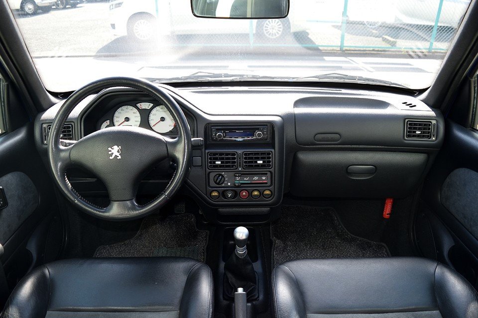 うわぁ、なんかカメラにタイムスリップ機能？！が付いたかのような、まるで新車時のような画像になっちゃいましたが、紛れもなく、これが現在の状態です。