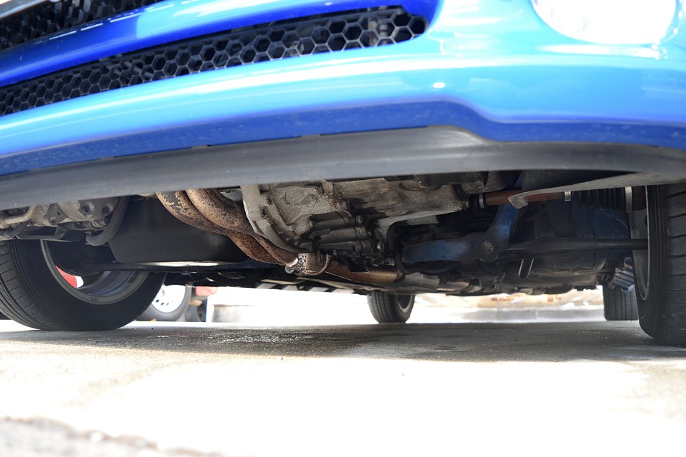 エンジン下周りです。乾いてますね、これは安心です。