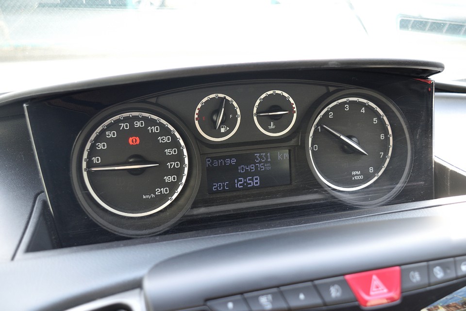 実走行104,975km。気になるタイミングベルトは・・・ツインエアーはタイミングチェーンなので心配無用！