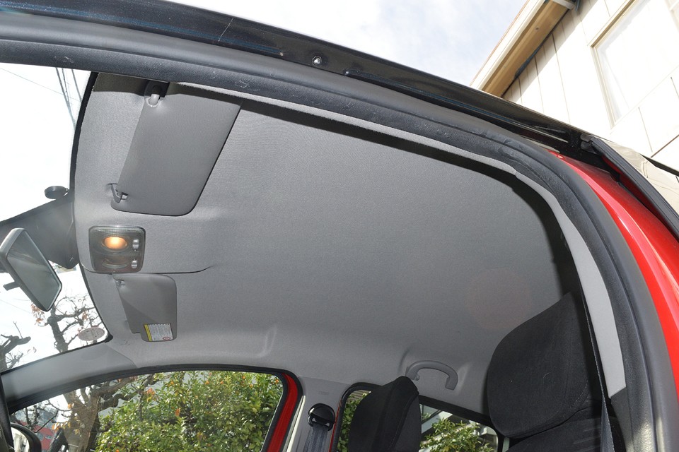 ライトグレーの天張りは汚れが目立ちやすいはずですが、問題ないですね。