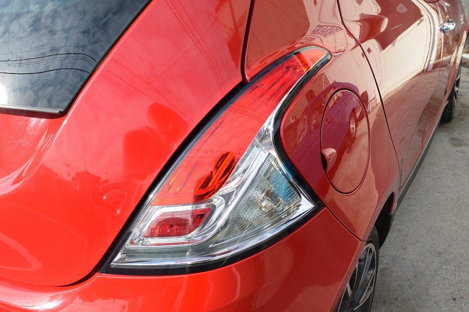 リアライトも複雑な形状ですが、こちらはすべてのボディパネルとシンクロして、とても美しくまとまっていますね。