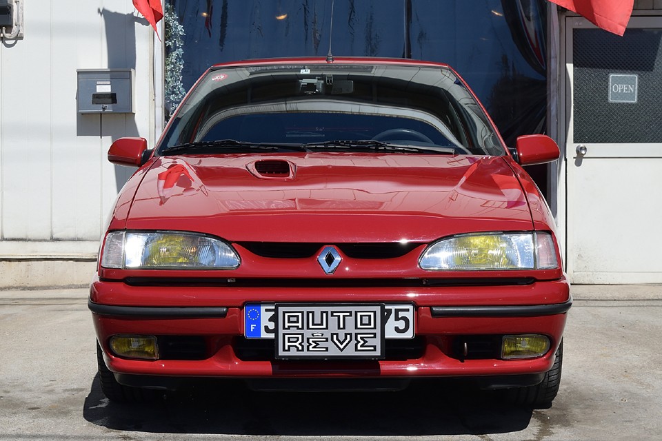 一見、目立った特徴のないシンプルなフロントマスクですが、ルノーファンにとっては心に深く染み込んだ、紛れもない『ルケマン顔！』