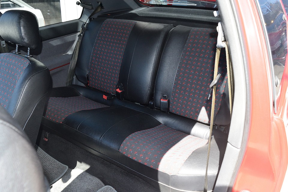 使用頻度の低いリアシートに至っては・・・新○時そのもの！・・・大人の事情でハッキリとは言えませんが（苦笑）