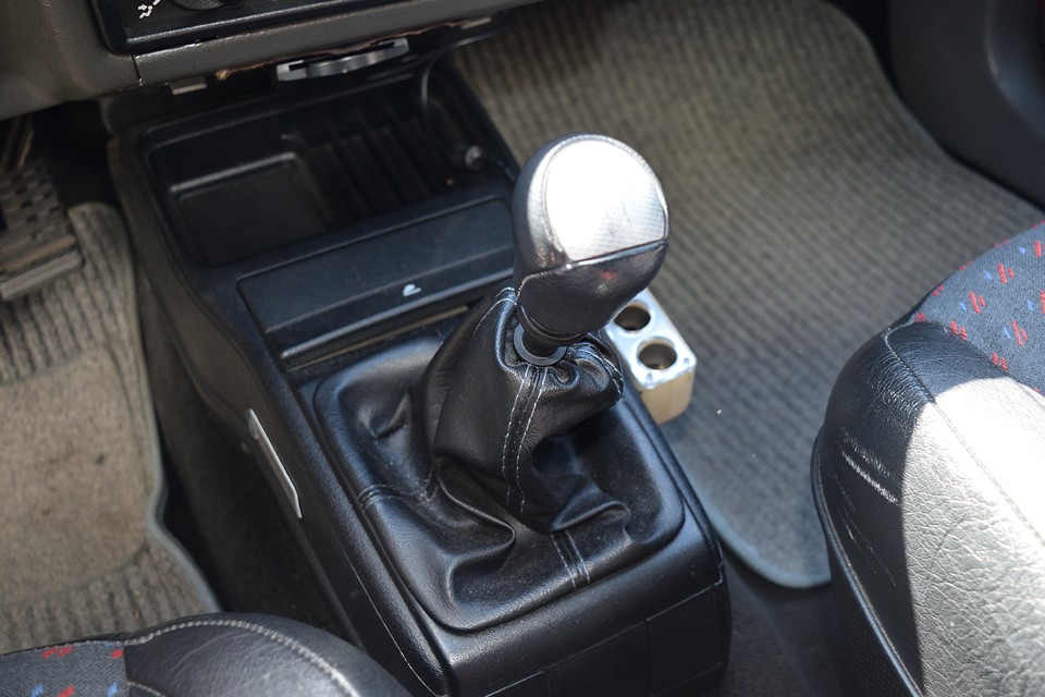 シフトフィールはまんまルノーのそれ！結構遊びが大きいのに、決まれば「カクンッ」と入るあの感じ！