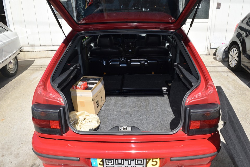 いざと言うときには、可倒式のリアシートを畳んでしまえば更に広大なスペースに！