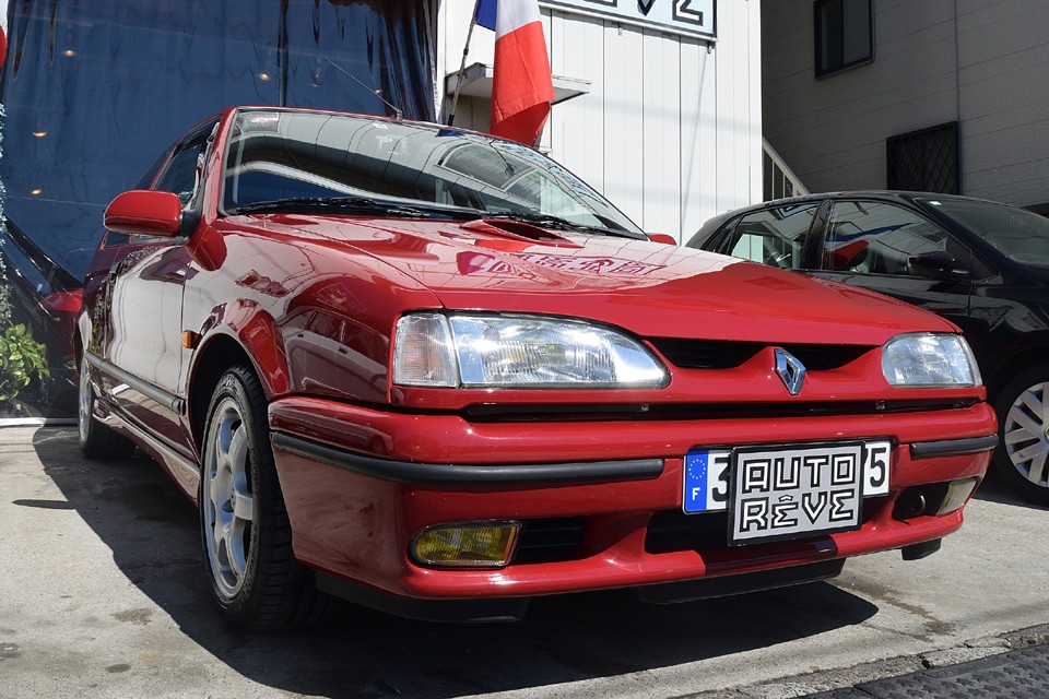 でも速いのは性能の一端で、本質はやはりこの時代のルノーならではの、芯はシッカリ！当たりはシットリ！の乗り味だと思うのです。