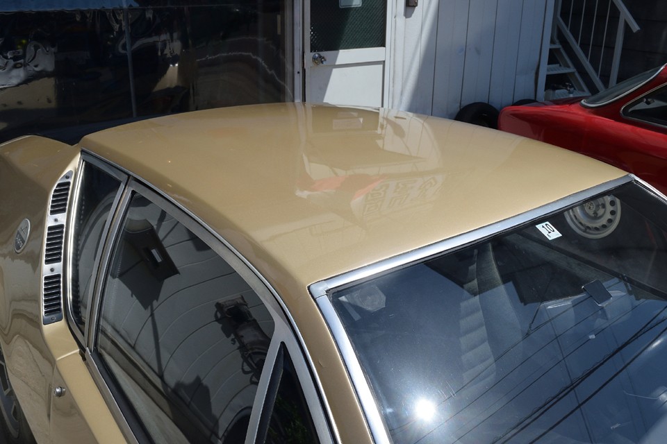 FRPボディは経年で変形することが多いので、仕上げても、その美しさを保つのは難しいのですが、現在この個体はご覧の通りの美しい状態です。