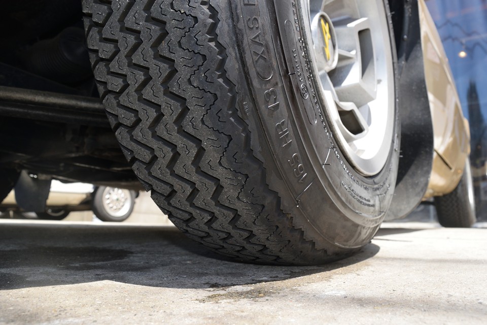 タイヤ交換を含む仕上げから、おそらく数百キロ程度の走行のはずですので、タイヤ残山もこの通り。