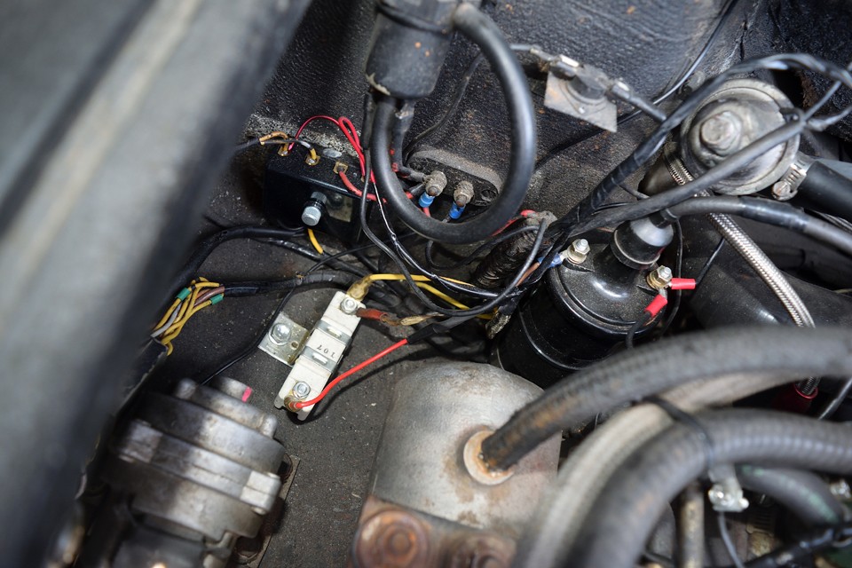 コイルやコイル周りの配線も引き直し済み！そのおかげでしょうか、弊社に来てからは始動で困る事はありません。