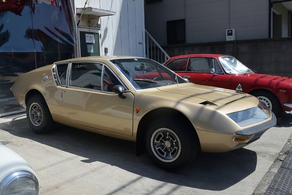 それは決して悪いことではなく、むしろデザイナーの想い描いたものに近いとも言えるのです。