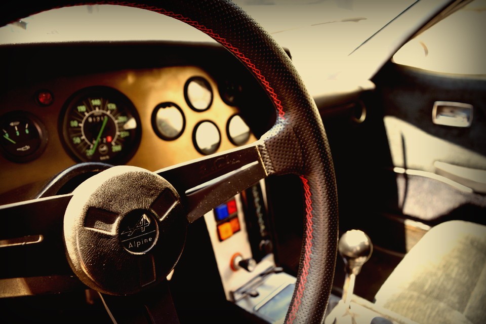 その新しいものを私達は「アバンギャルド」と呼び、言わば日本人には許されない個人主義に想いを馳せているのかもしれません。