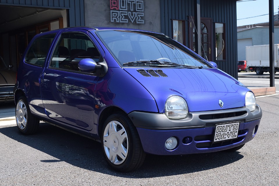 コンパクトなボディサイズからは想像できないほどの室内の広さと、長～いホイールベースで直進安定性はバツグンのフレンチハッチ！