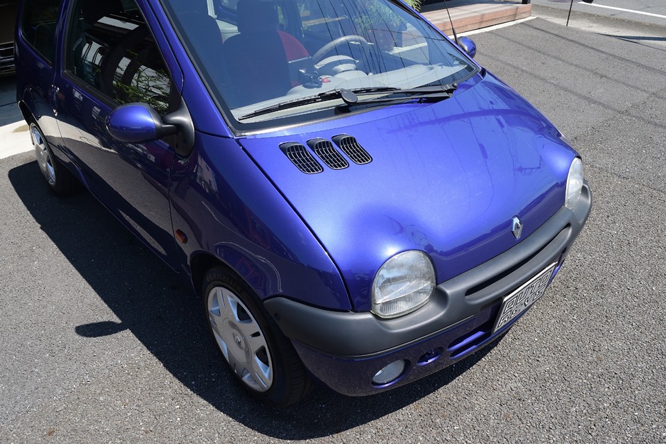 ボディカラーはBLEU VIBRATO（ブルービブラート）と呼ばれる上品で深みのあるブルー。塗装状態も良いのでとても好印象！