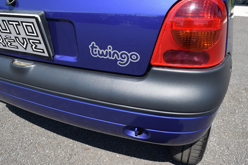 もちろんリアバンパーもご覧の通り。ただ外観で唯一気になるところが・・・。