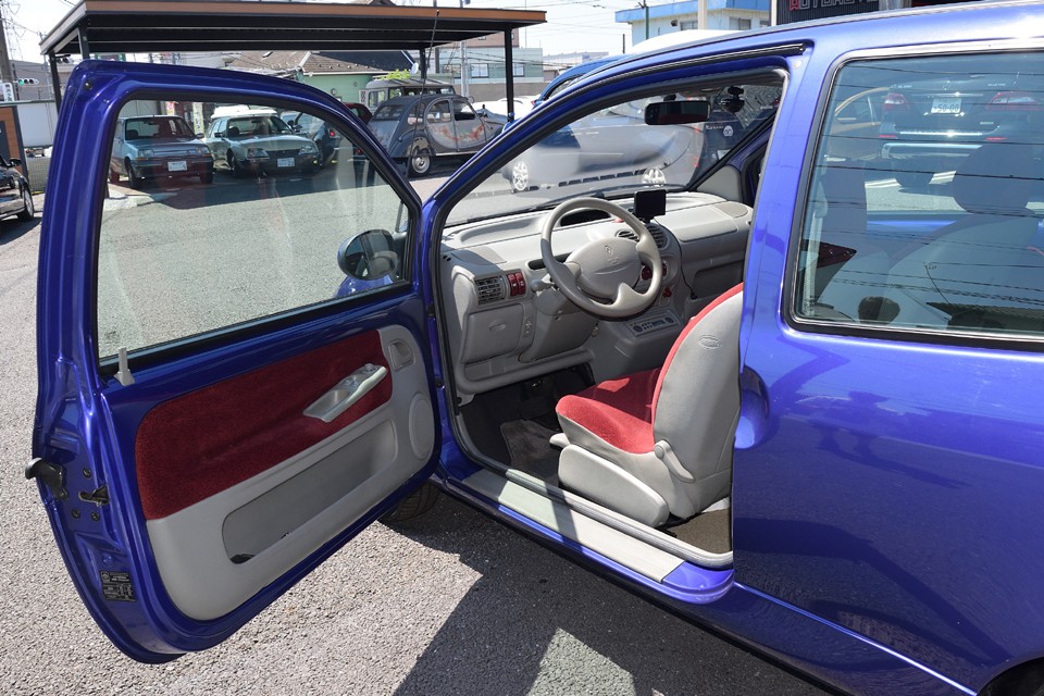 それでは外観同様、程度の良い内装のご紹介です。どうぞご覧くださいませ～。