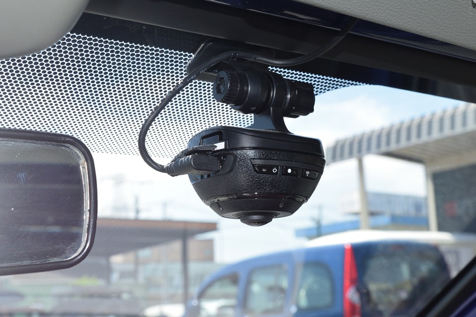 そして今や定番とも言えるドライブレコーダーを装備！しかも360度撮影タイプなので、死角の無い映像で万が一の時にとっても安心！