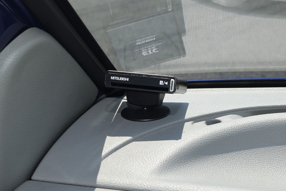 ダッシュパネル上に据置型ETCを装備。