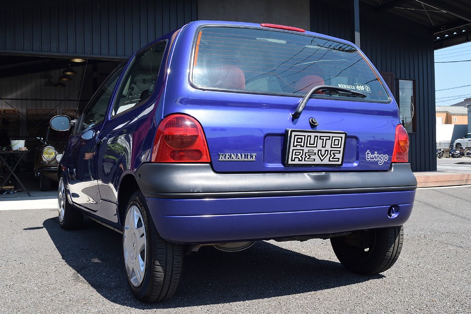 しかし結果的にはデザインは異なるものの初代から引き継いだ多彩なシートアレンジ等.、「肝」を心得た優秀な実用車としてヨーロッパでは高い評価を受け・・・。